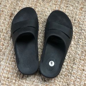 Oofoos recovery sandals